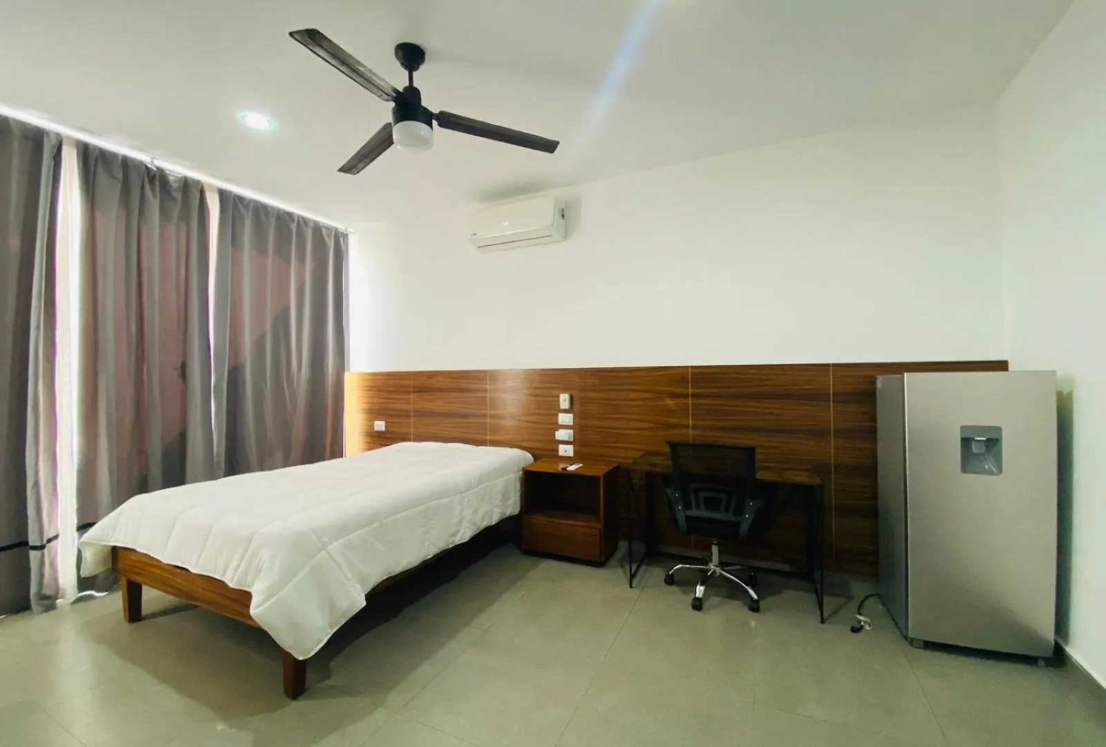 Mia Center Hotel 신데 델 카르멘